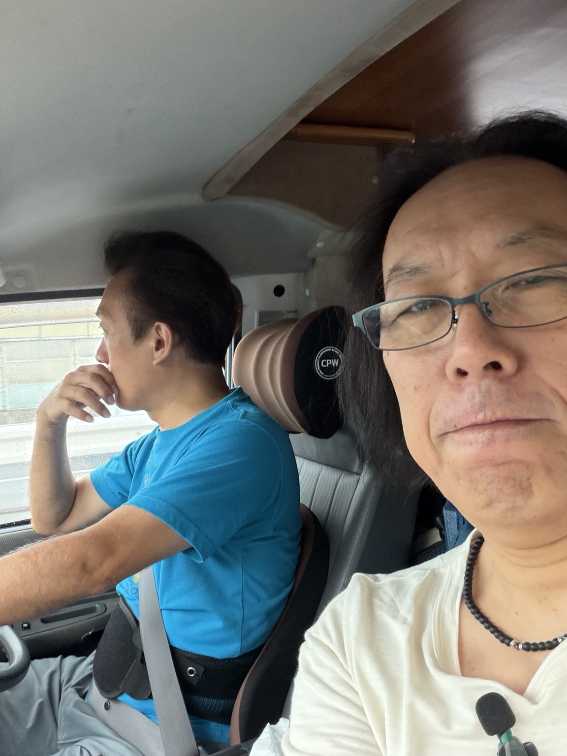 車の中で合流した荒川とおると諏訪光風